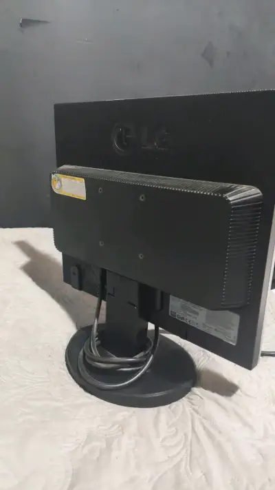 Monitor LG Flatron 19 pulgadas - miniatura 2