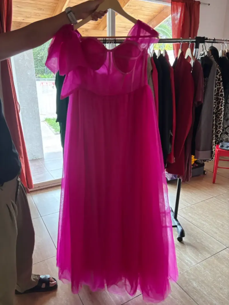 Vestido largo fucsia de tul elegante - 1