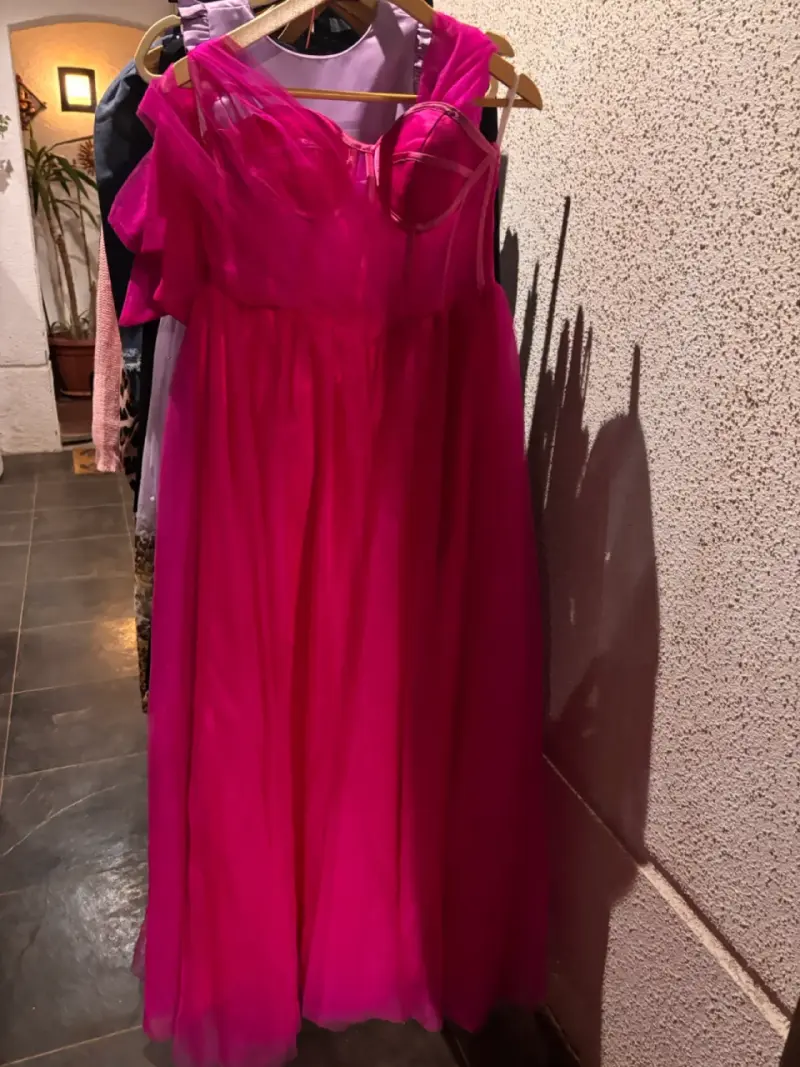 Vestido largo fucsia de tul elegante - 4