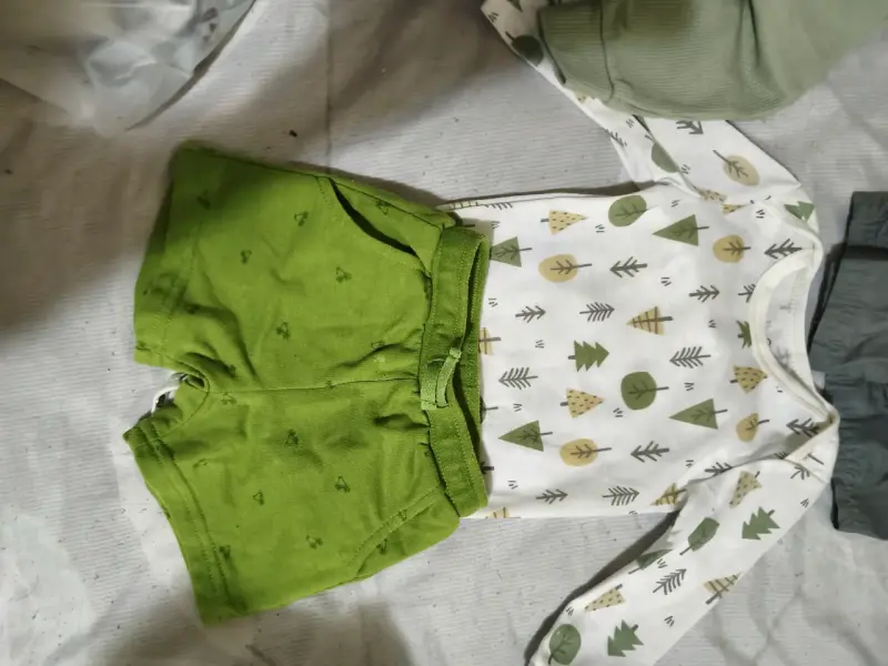 Conjunto de bebé con diseño de árboles - 2