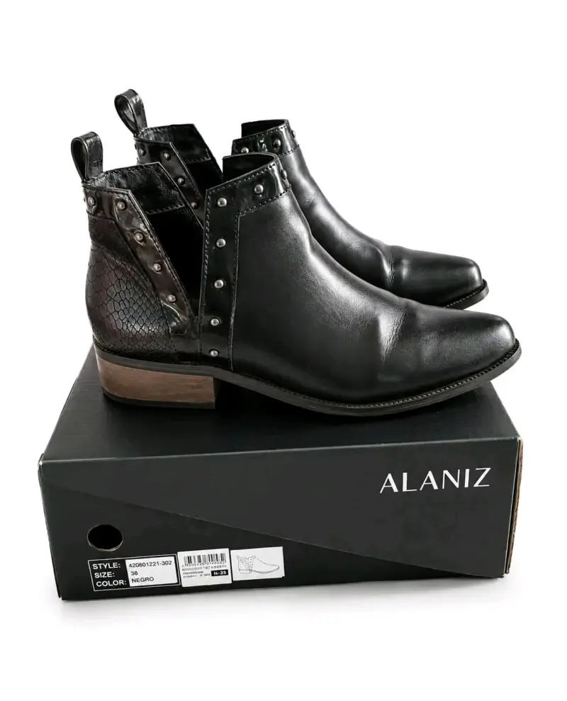 Botines negros de cuero Alaniz con tachas