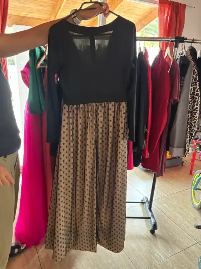 Vestido largo negro con puntos - miniatura 2