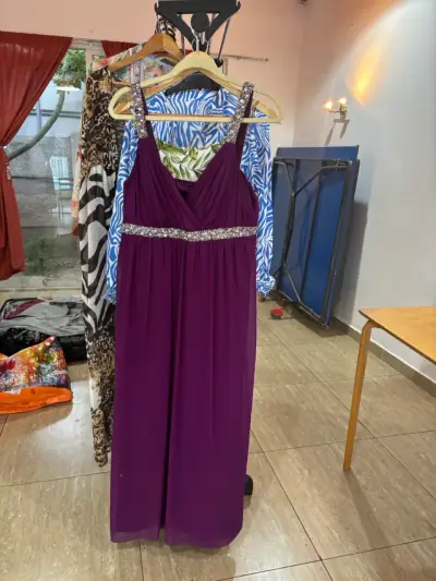 Vestido largo morado con detalles brillantes - miniatura 1