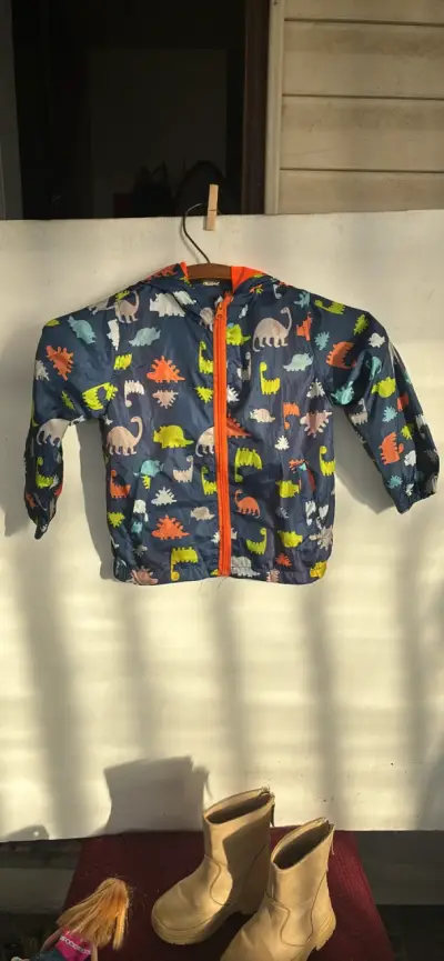 Chaqueta infantil con estampado de dinosaurios - miniatura 1