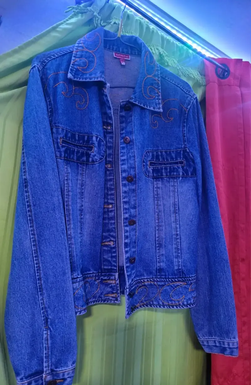 Chaqueta de mezclilla con bordado decorativo - 1