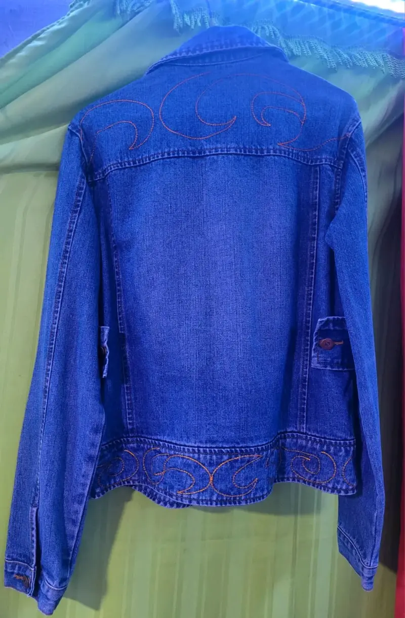 Chaqueta de mezclilla con bordado decorativo - 2