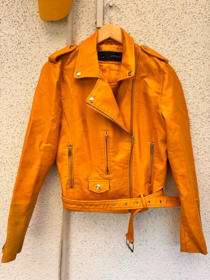 Chaqueta biker amarilla de mujer - 1