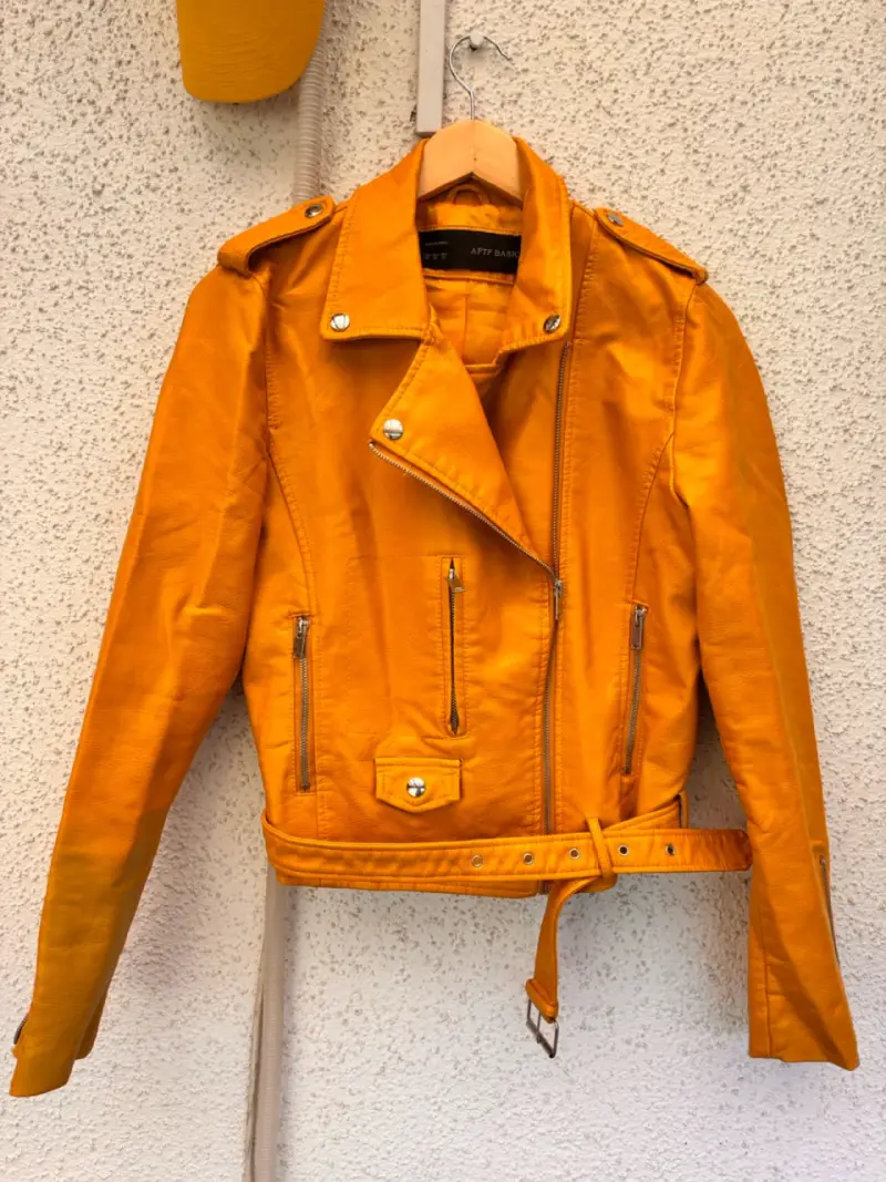 Chaqueta biker amarilla de mujer - 2