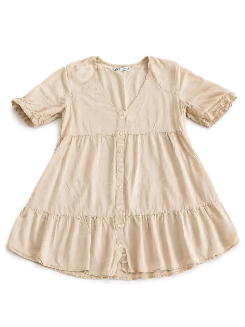 Vestido beige de lino con botones Zara