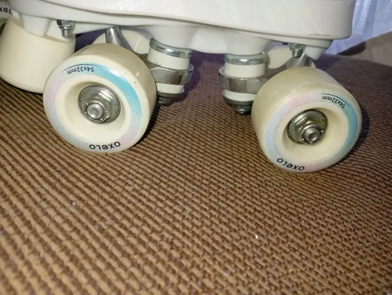 Patines de cuatro ruedas Oxelo blancos con detalle - 2