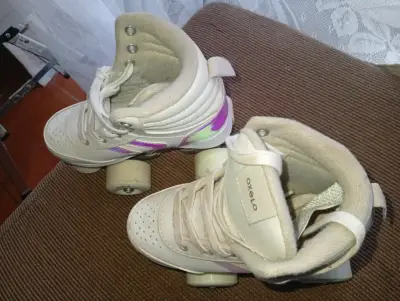 Patines de cuatro ruedas Oxelo blancos con detalle - miniatura 4