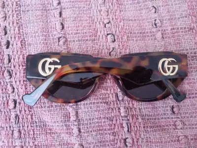 Gafas de sol estilo carey con logo GG - miniatura 2