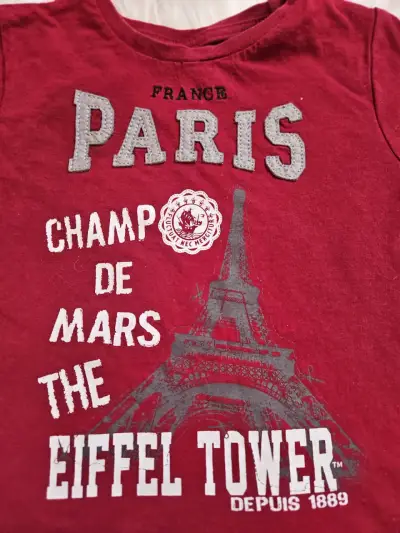 Polera roja con diseño de París - miniatura 2