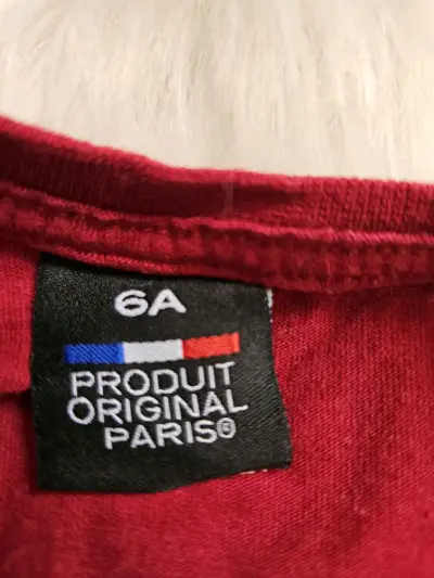 Polera roja con diseño de París - miniatura 3