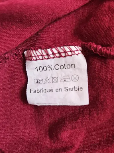 Polera roja con diseño de París - miniatura 4