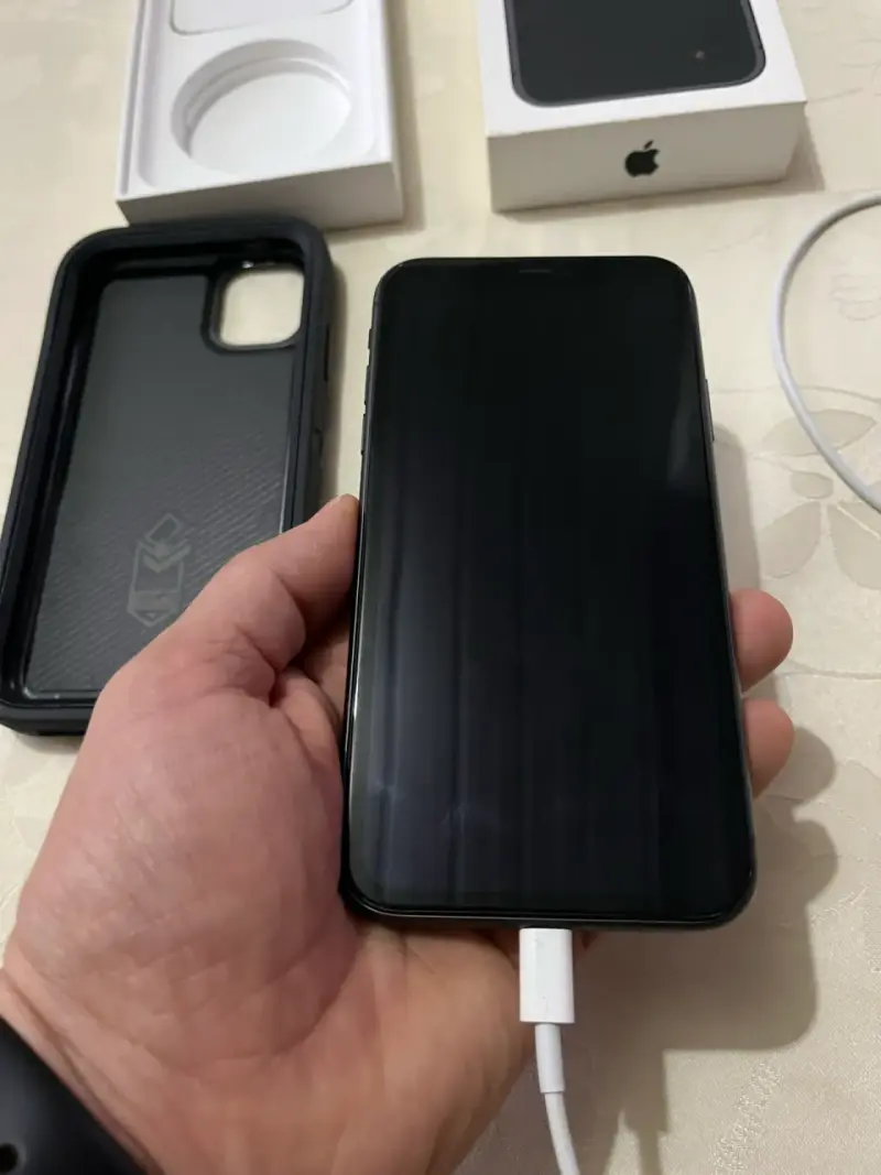 iPhone11 64GB cable original + carcasa - 1