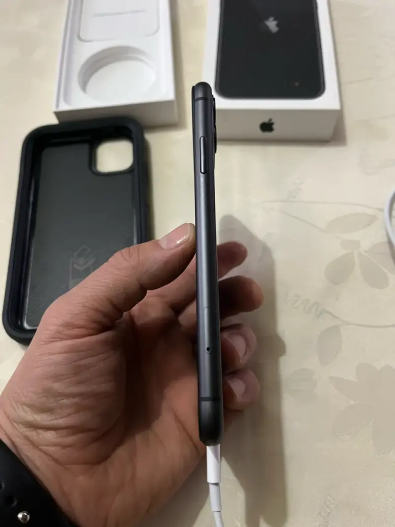 iPhone11 64GB cable original + carcasa - 3