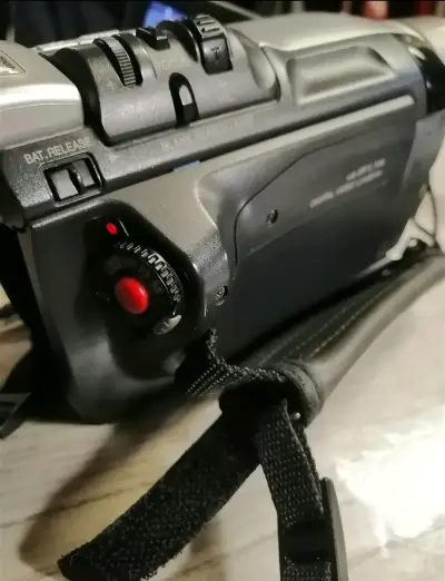 Cámara de video JVC con accesorios - miniatura 2