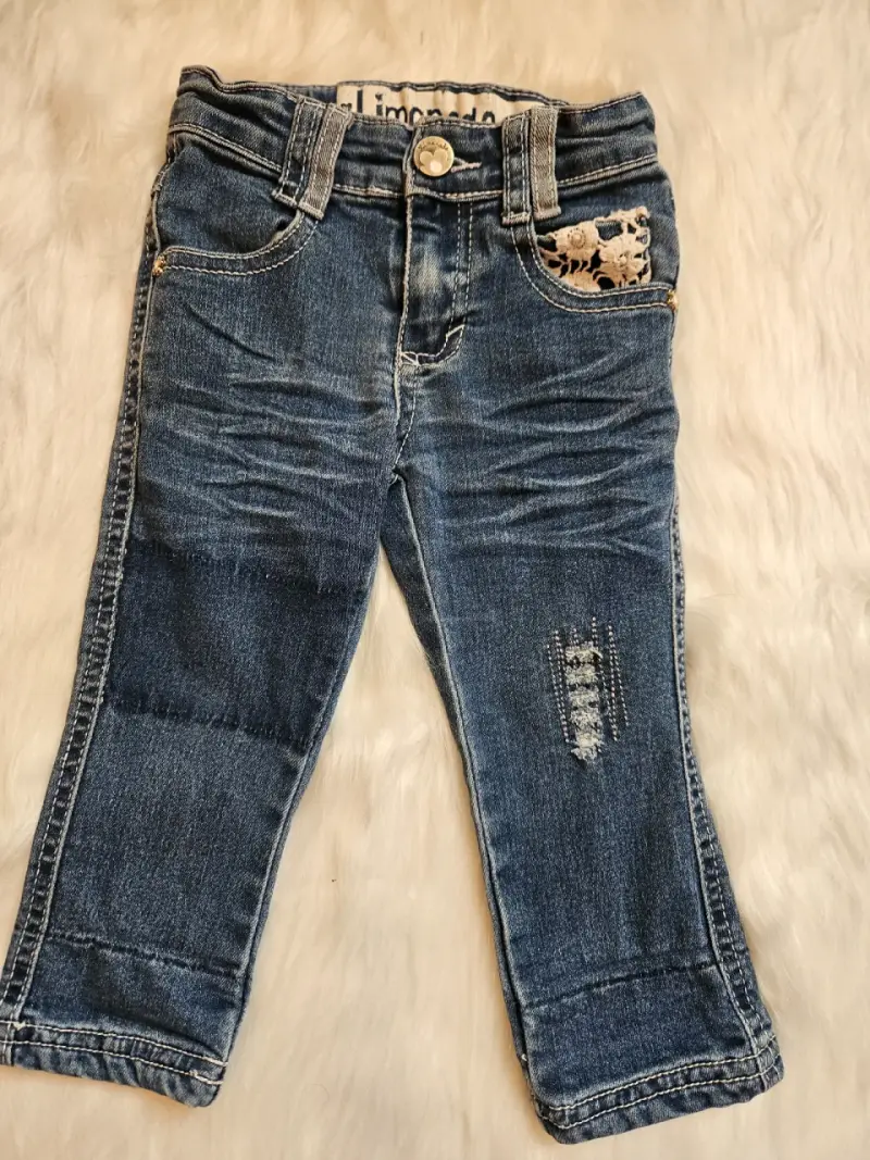 Jeans de mezclilla para niñs con detalle de encaje - 1