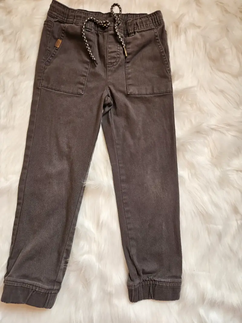 Pantalones de niño color gris con cordón ajustable - 1