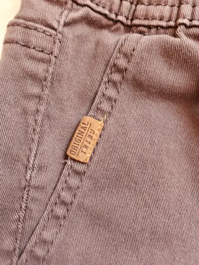 Pantalones de niño color gris con cordón ajustable - miniatura 2