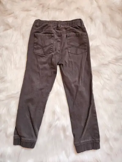 Pantalones de niño color gris con cordón ajustable - miniatura 3
