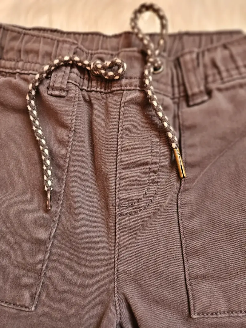 Pantalones de niño color gris con cordón ajustable - 4