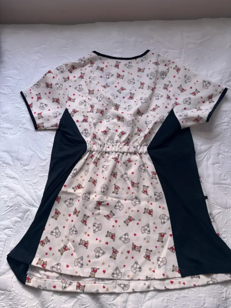 Blusa médica estampada con ositos - 2