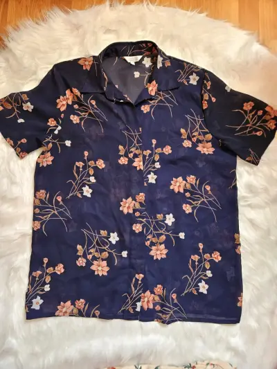 Blusa floral azul de manga corta - miniatura 1