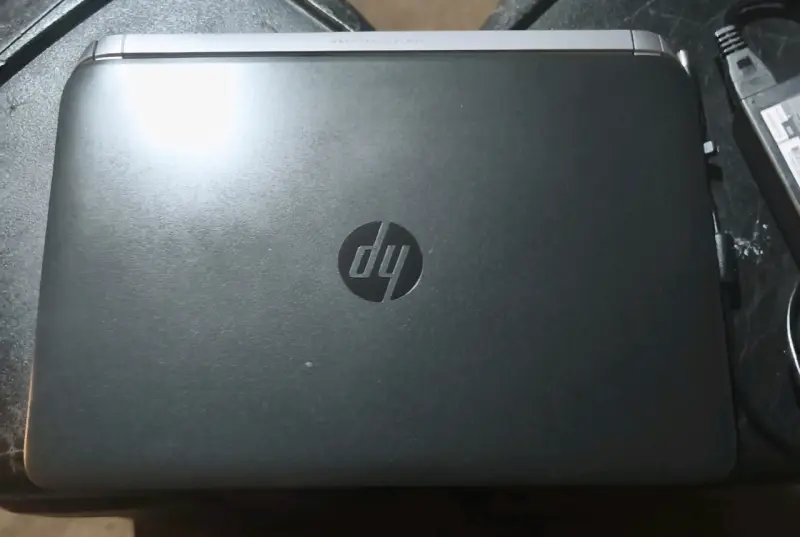 Laptop HP Pavilion en buen estado - 1