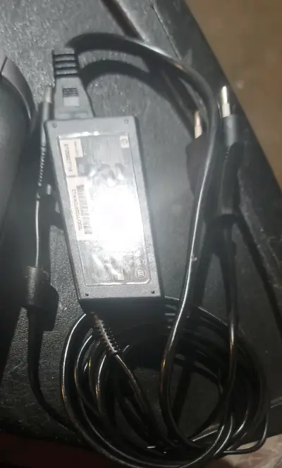 Laptop HP Pavilion en buen estado - miniatura 2