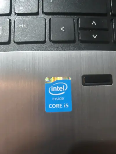 Laptop HP Pavilion en buen estado - miniatura 3