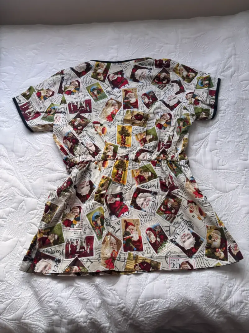Blusa estampada navideña de manga corta - 2