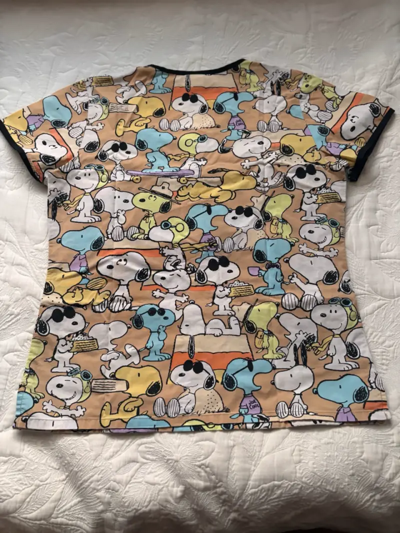 Uniforme clínico estampada Snoopy multicolor - 2