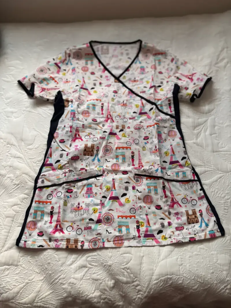 Uniforme médica estampada París - 1