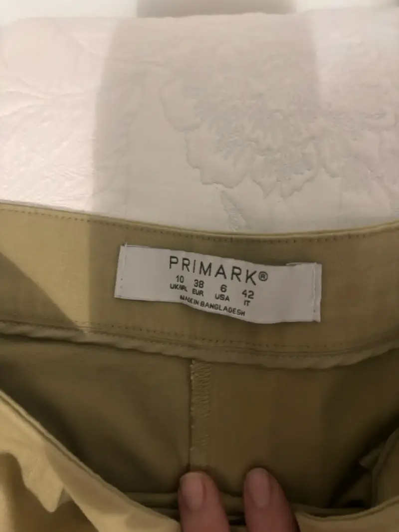 Pantalones anchos color beige con botones - 3