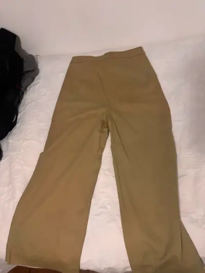 Pantalones anchos color beige con botones - miniatura 4