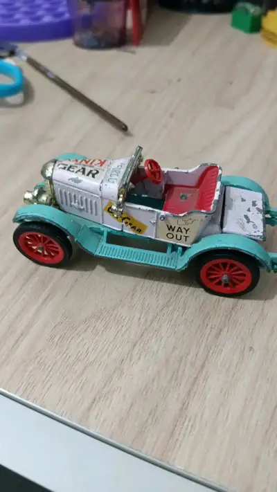 Auto de juguete vintage metálico - miniatura 1