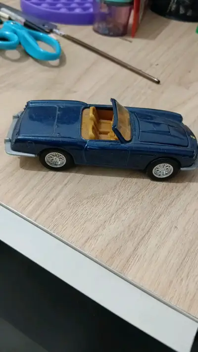 Auto de juguete clásico convertible azul - miniatura 2