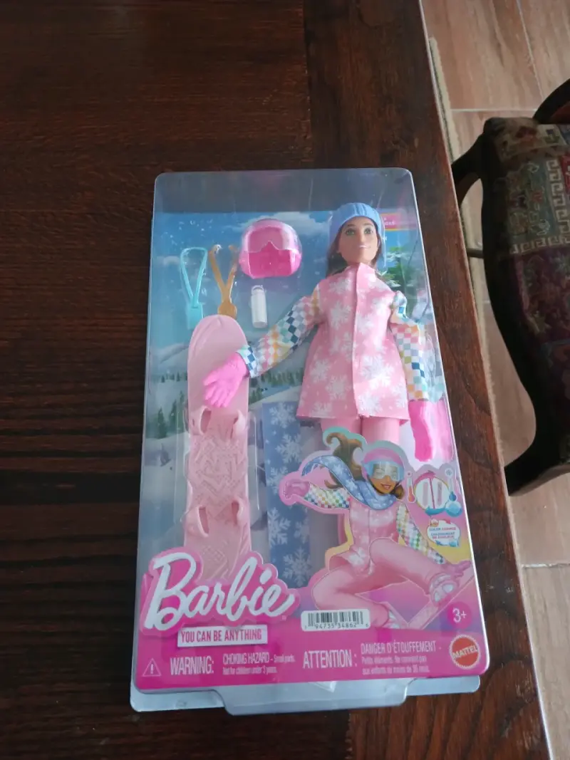 Muñeca Barbie snowboarder con accesorios