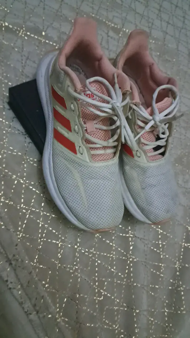 Zapatillas deportivas Adidas blancas y rosadas - 2