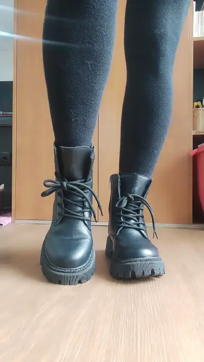 Botas negras de semi cuero con cordones - miniatura 2