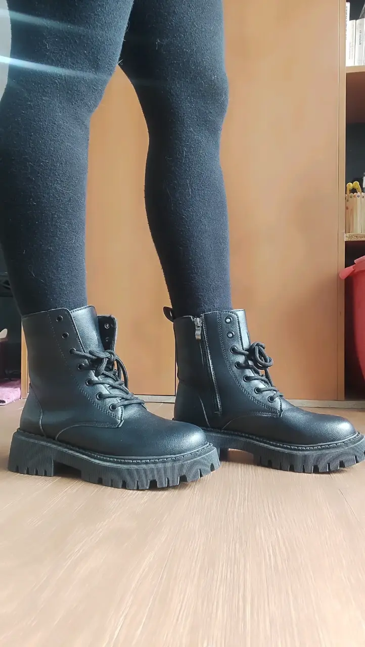 Botas negras de semi cuero con cordones - 3