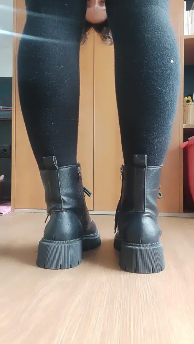 Botas negras de semi cuero con cordones - miniatura 4