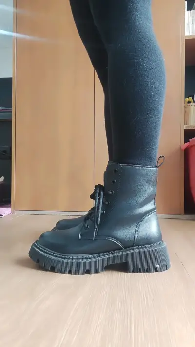 Botas negras de semi cuero con cordones - miniatura 5