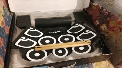 Batería electrónica portátil con pedales - miniatura 1