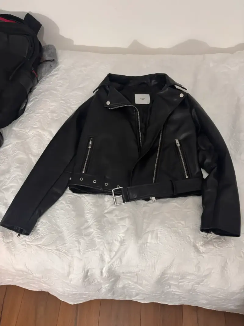 Chaqueta de cuero negra con cinturón - 1