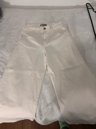 Jeans blancos de mujer marca Opposite - miniatura 1
