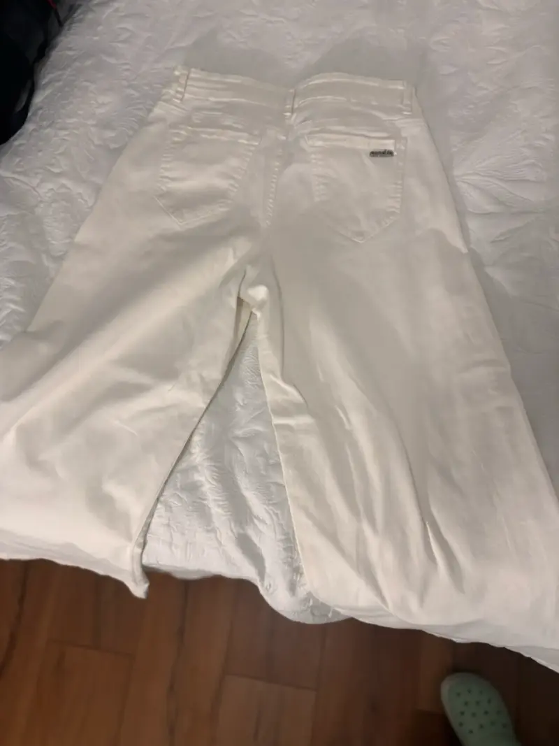 Jeans blancos de mujer marca Opposite - 2