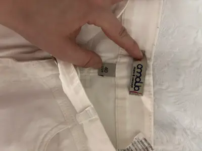 Jeans blancos de mujer marca Opposite - miniatura 3